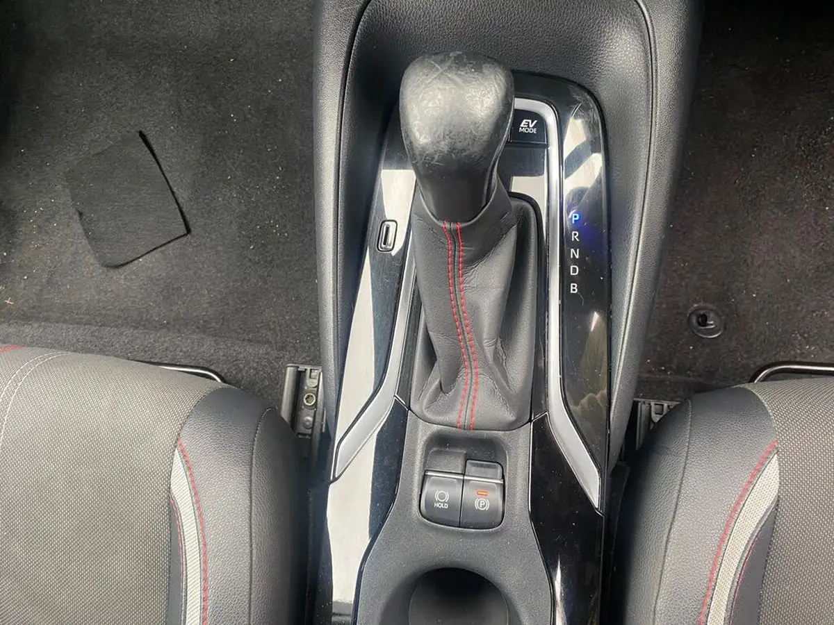 2021-toyota-corolla-18-vvt-i-gr-sport-17in-alloy-wheelstrk-touring-sports-big-15