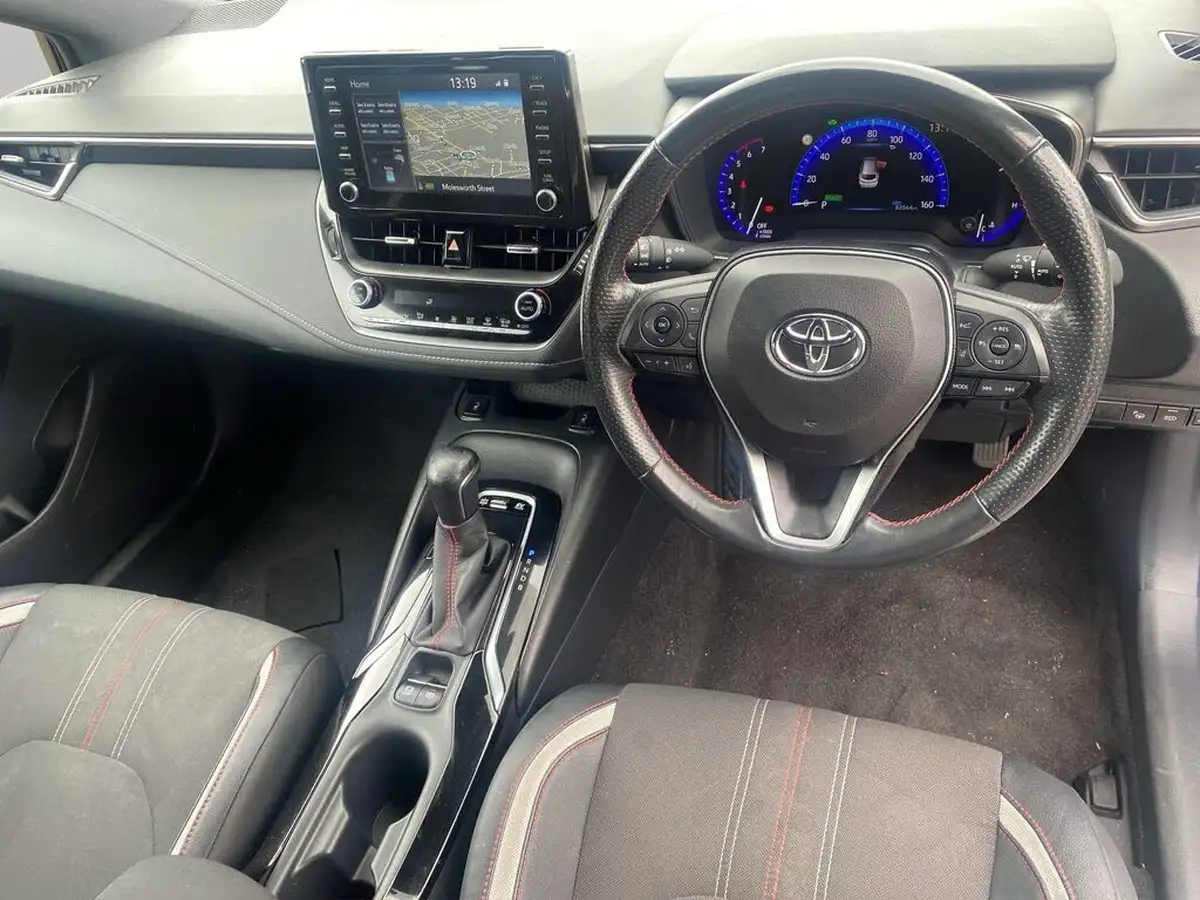 2021-toyota-corolla-18-vvt-i-gr-sport-17in-alloy-wheelstrk-touring-sports-big-11