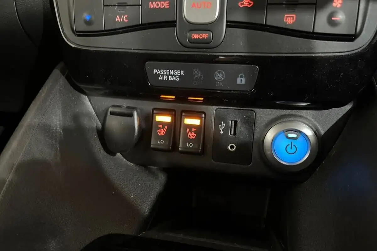 2018-nissan-leaf-e-tekna-110kw-big-22