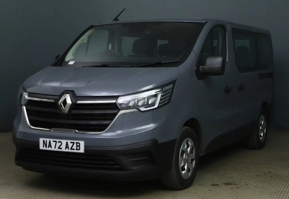 2023-renault-trafic-passenger-20-blue-dci-sl28-150-business-edc-auto-big-0