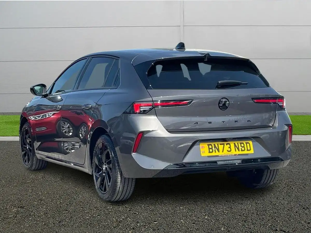 2023-vauxhall-astra-12-turbo-gs-hatchback-big-4