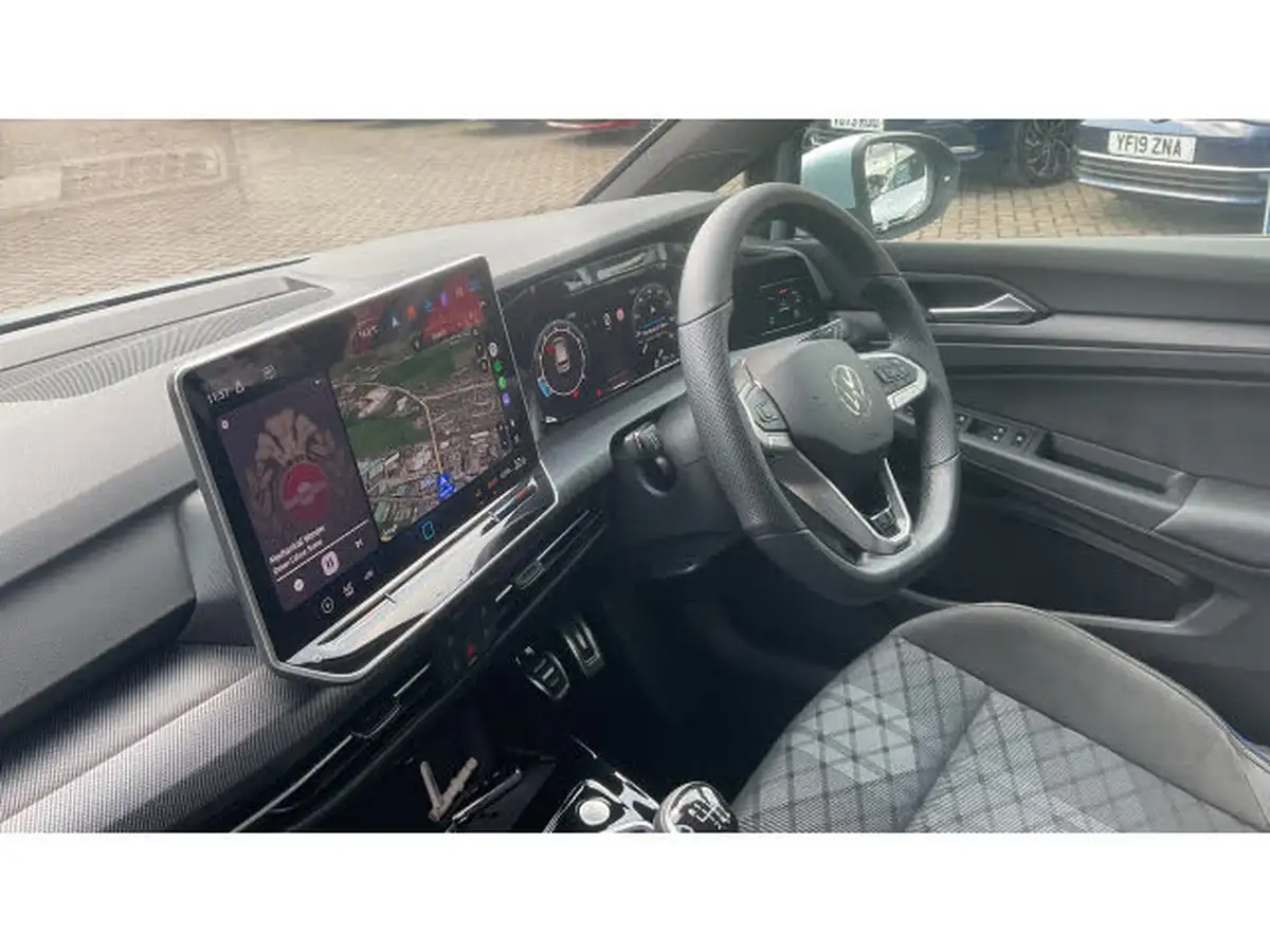 2025-volkswagen-golf-15-tsi-r-line-hatchback-big-5