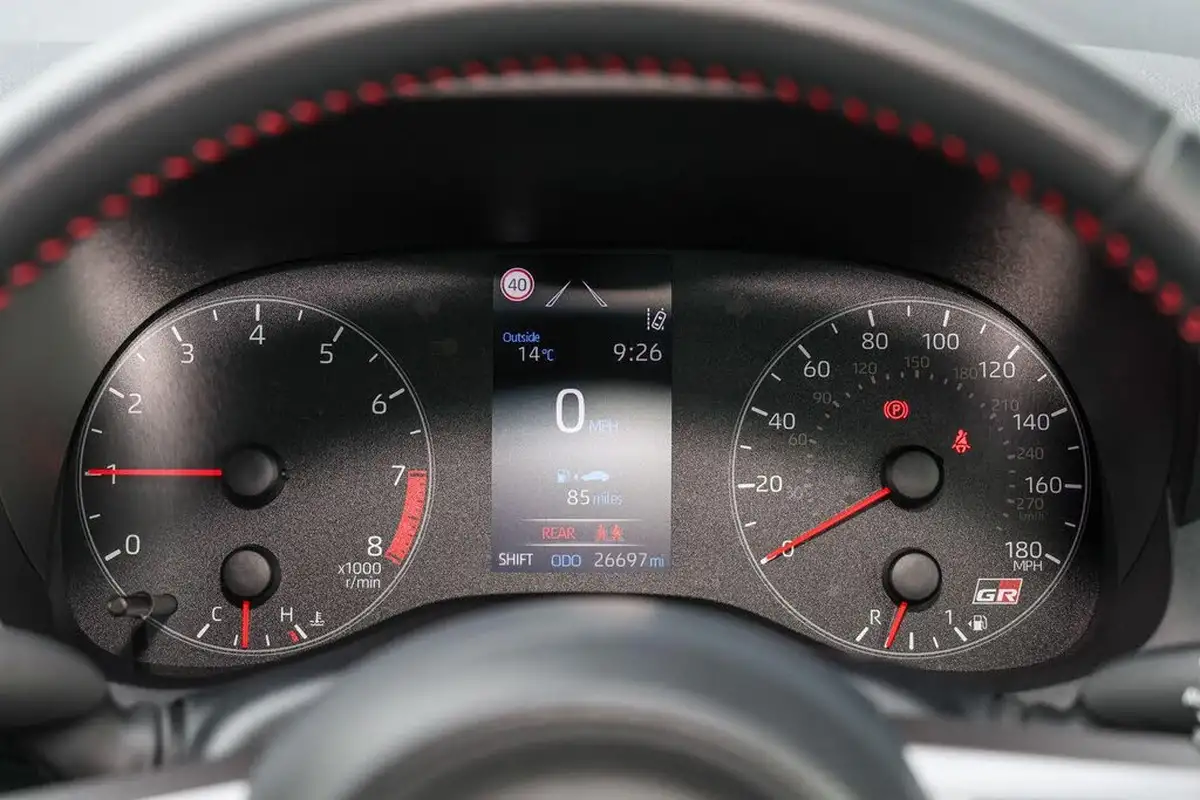 2021-toyota-yaris-16-gr-circuit-pack-big-8