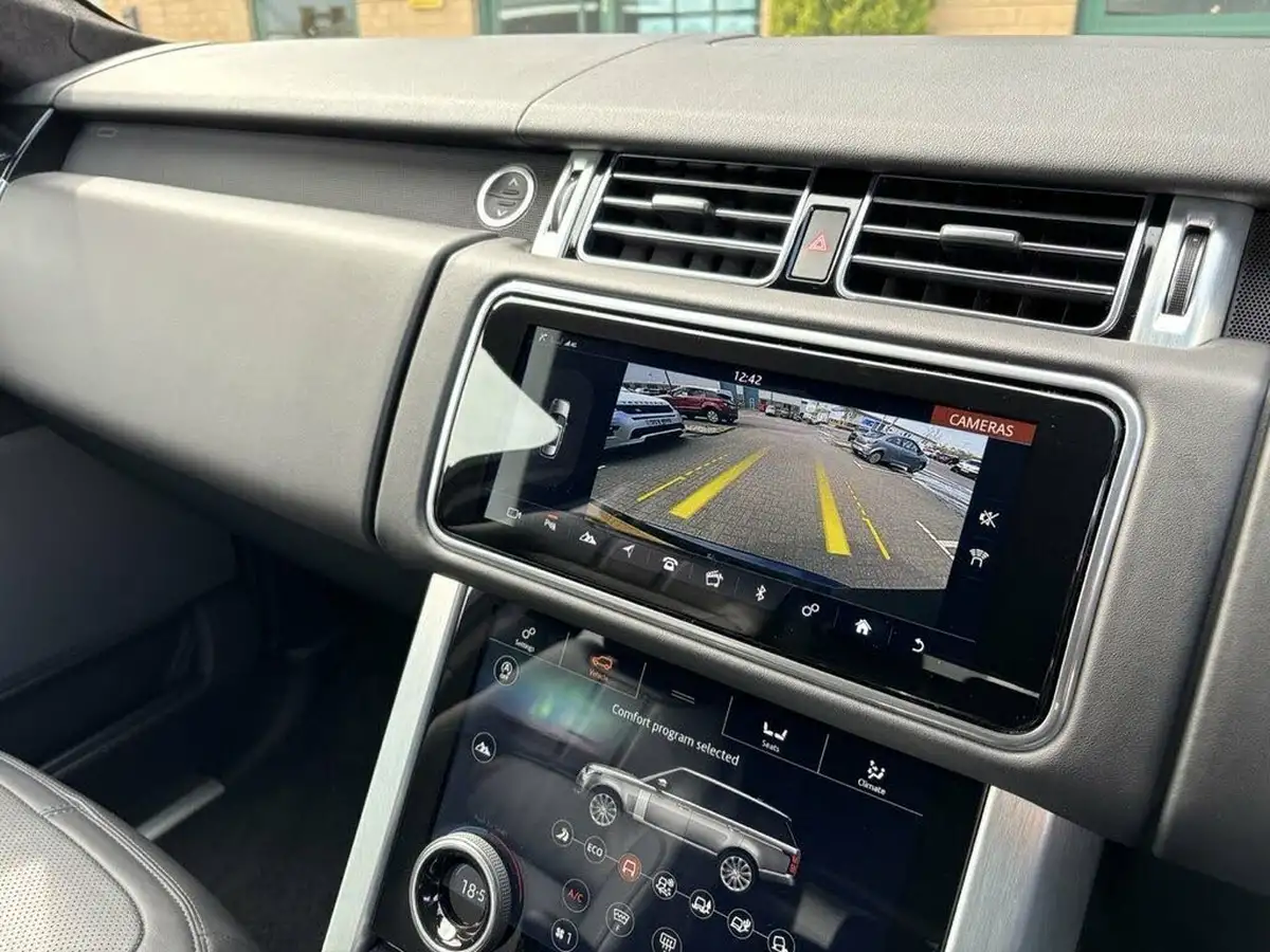 2021-land-rover-range-rover-30-d300-westminster-big-36