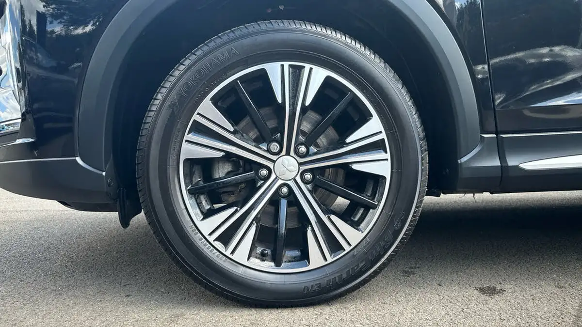 2019-mitsubishi-eclipse-cross-15-3-big-13