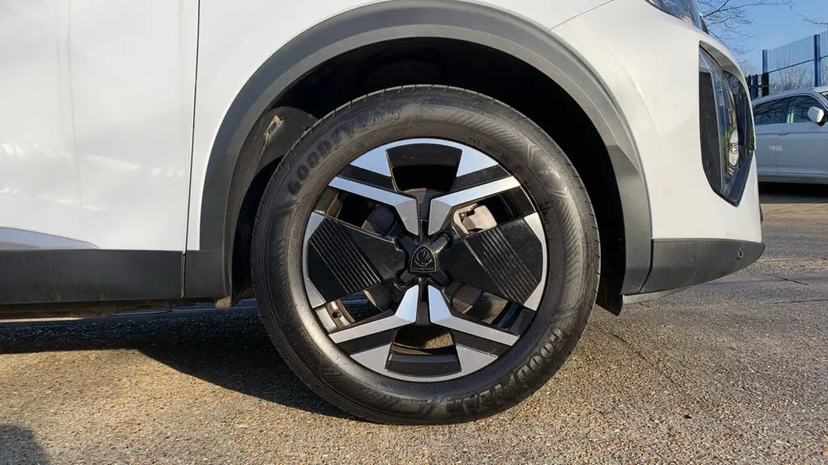2024-peugeot-2008-suv-12-puretech-allure-130ps-big-16