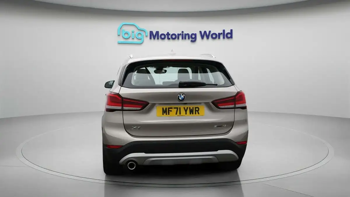 2021-bmw-x1-15-sdrive18i-xline-dct-big-6