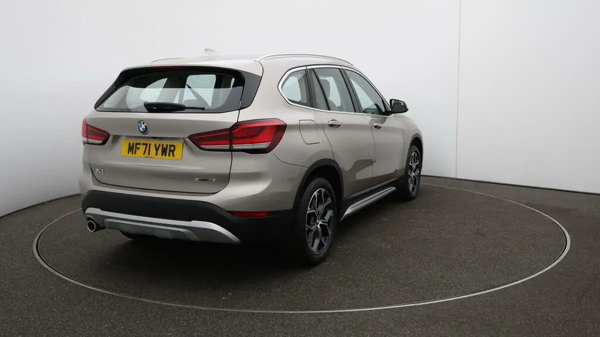 2021-bmw-x1-15-sdrive18i-xline-dct-big-58