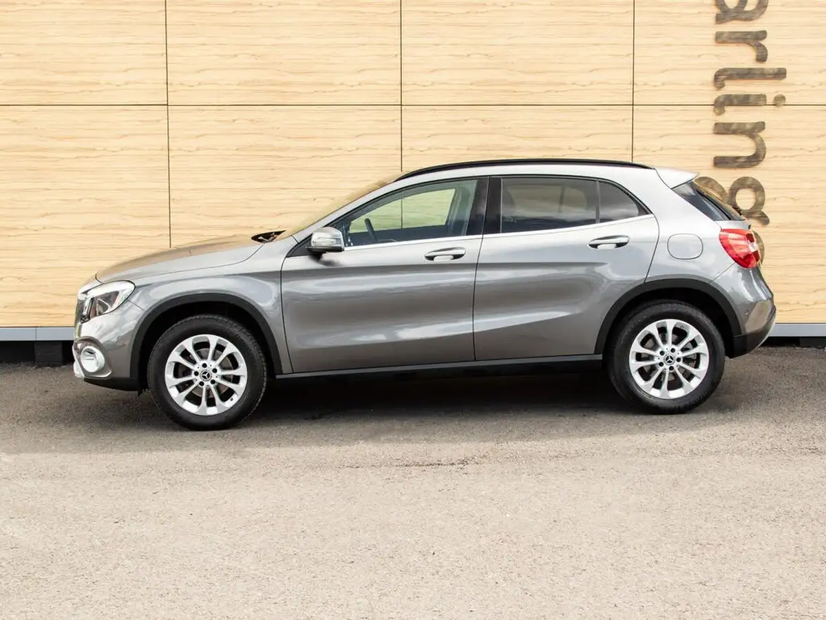 2017-mercedes-benz-gla-class-16-gla-200-se-executive-big-12