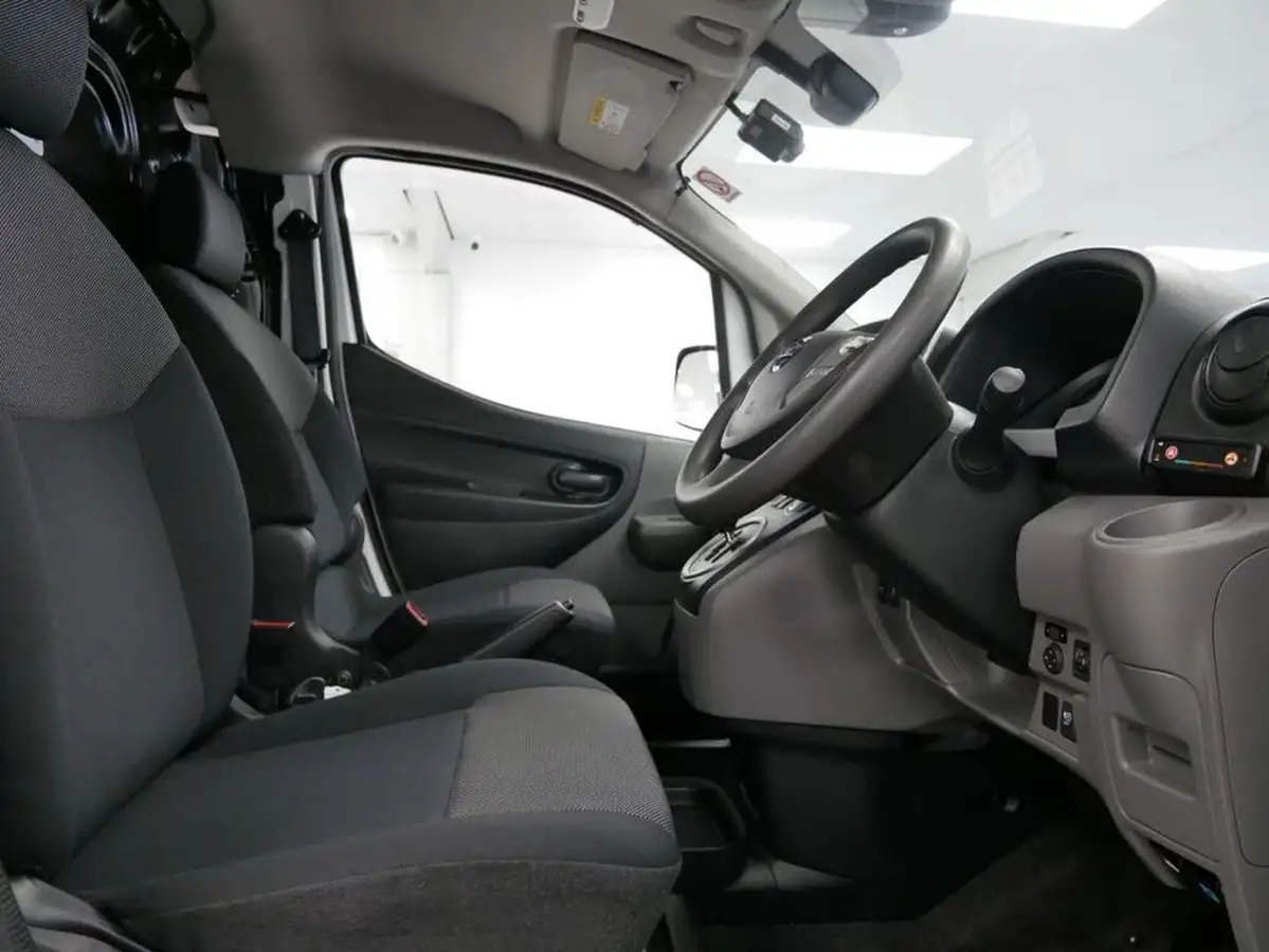2021-nissan-env200-e-tekna-rapid-panel-van-big-13