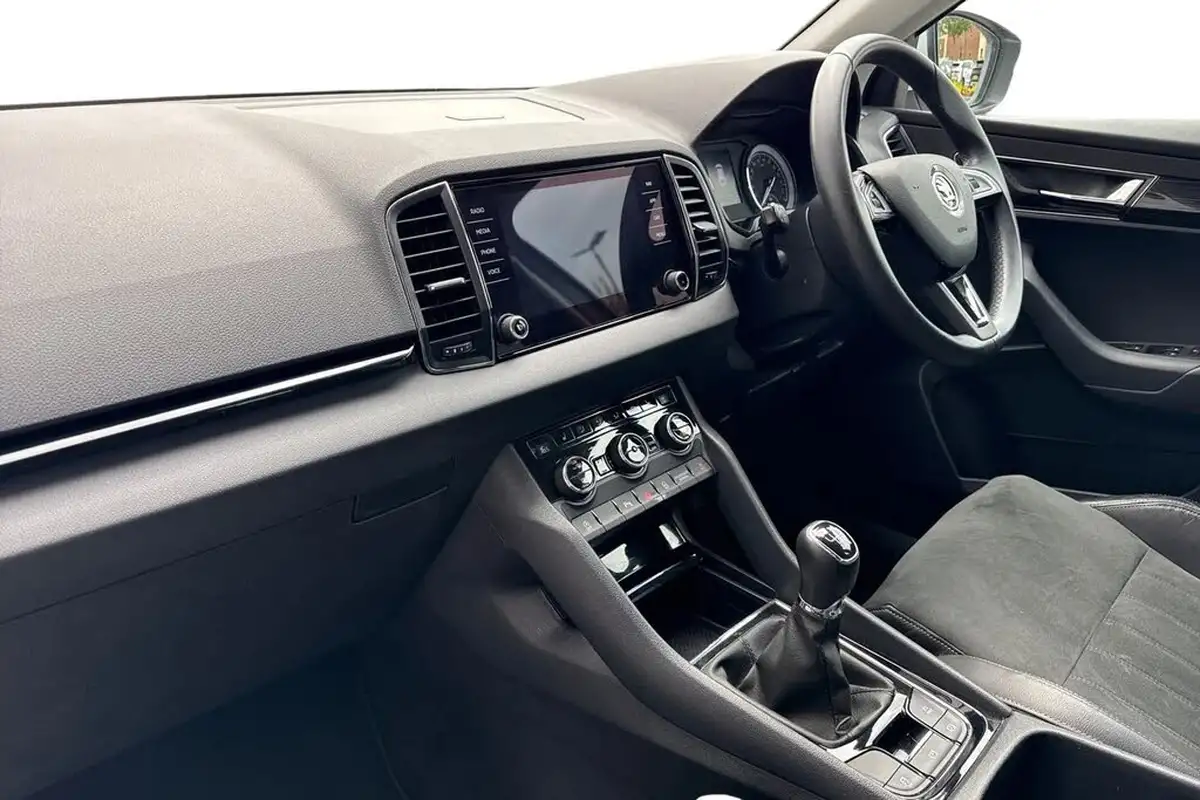 2020-skoda-karoq-15-tsi-se-l-big-8