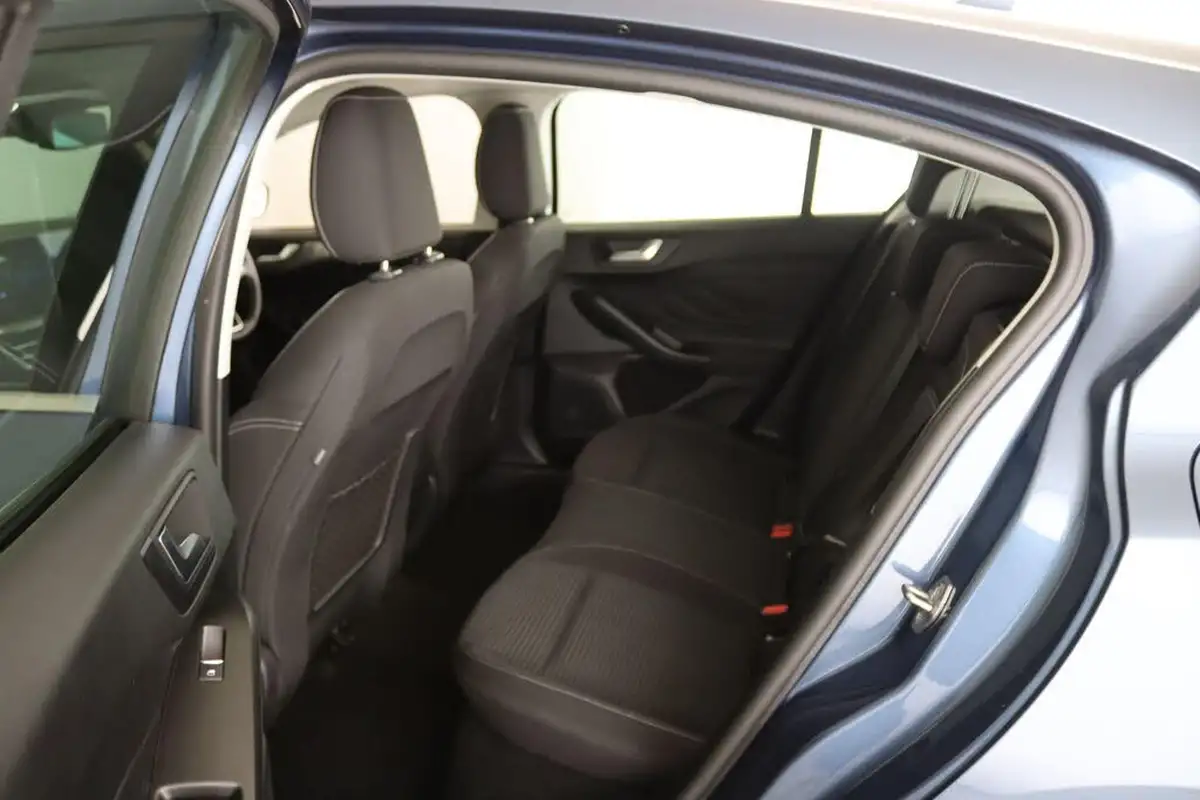 2022-ford-focus-10t-titanium-125ps-hatchback-big-11