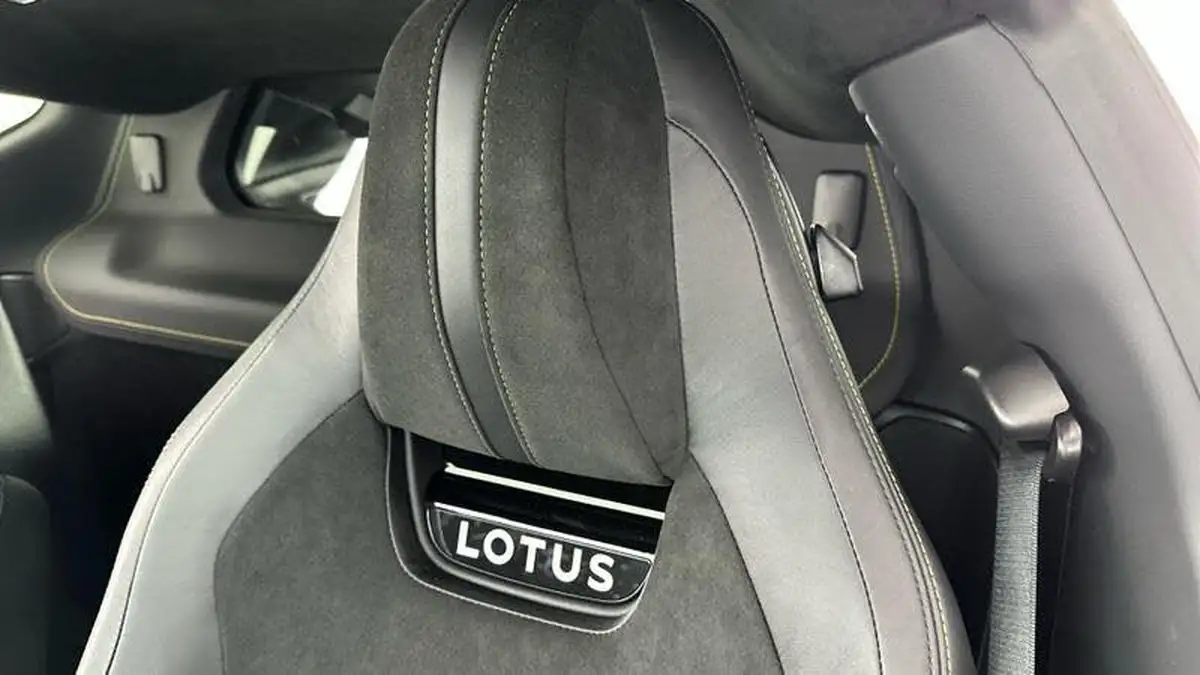 2023-lotus-emira-35-first-edition-v6-big-38