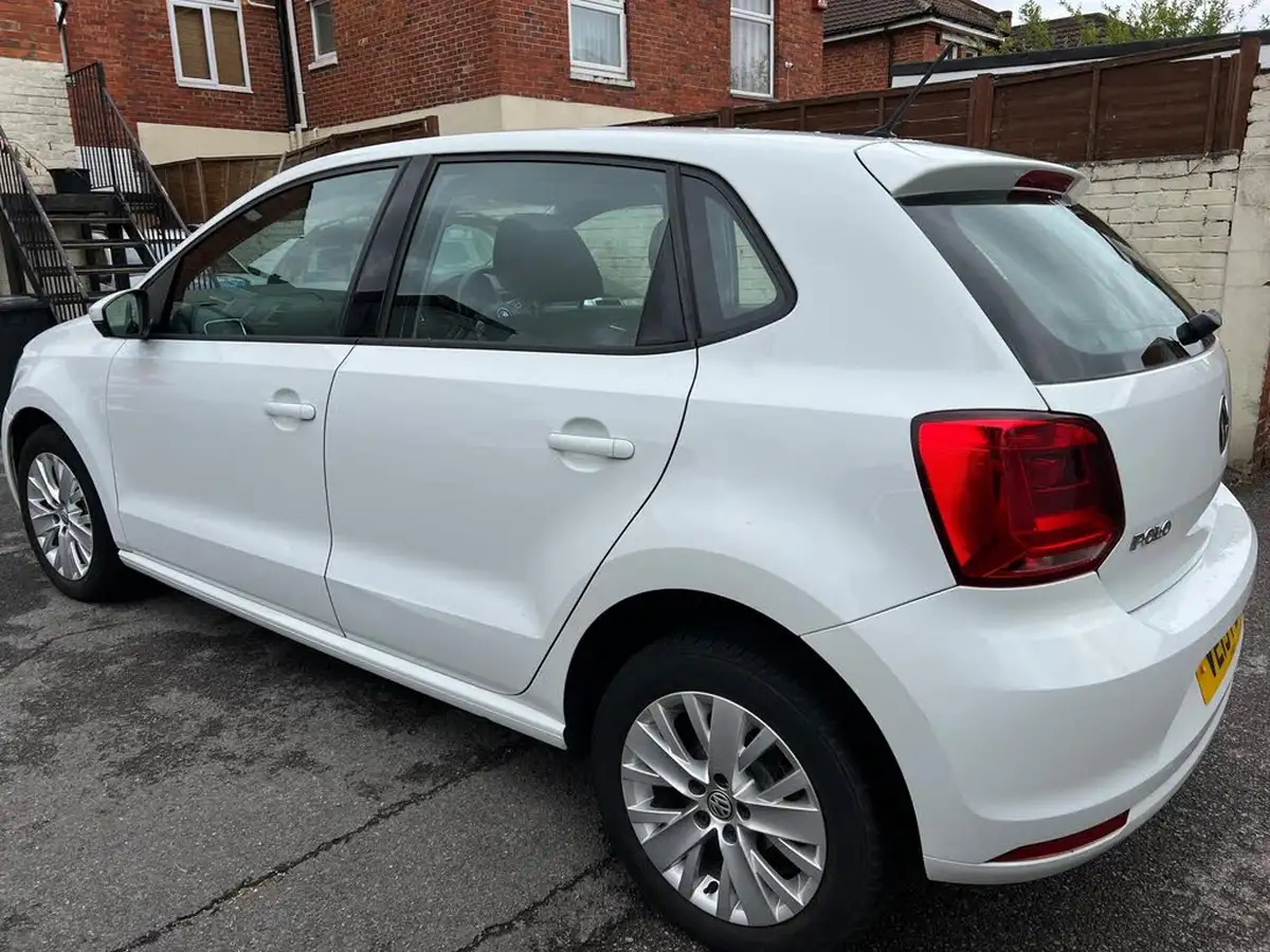 2015-volkswagen-polo-10-se-75ps-5d-big-4