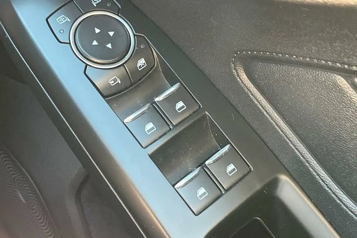 2018-ford-focus-10t-st-line-x-125ps-hatchback-big-15