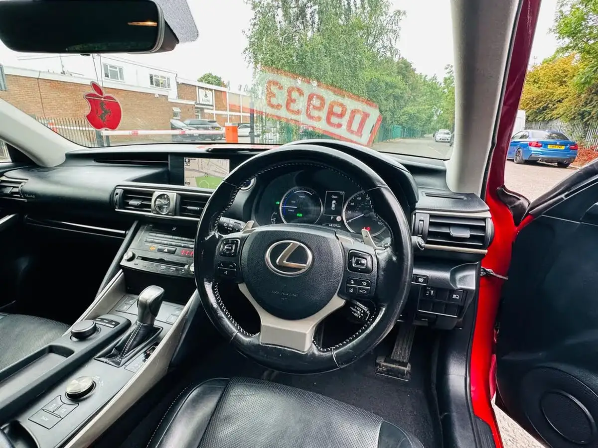 2017-lexus-is-300h-25-advance-big-36
