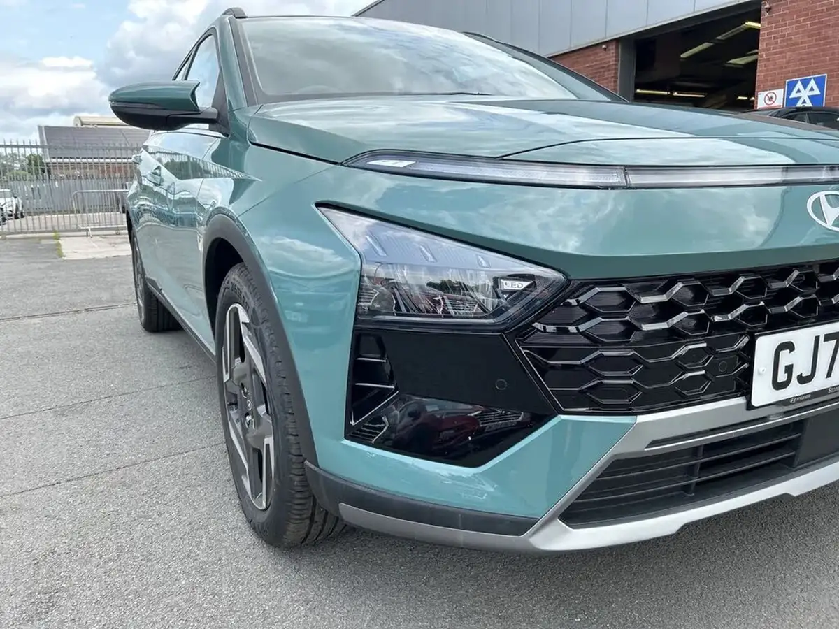 2024-hyundai-bayon-10-t-gdi-premium-100ps-two-tone-roof-big-26