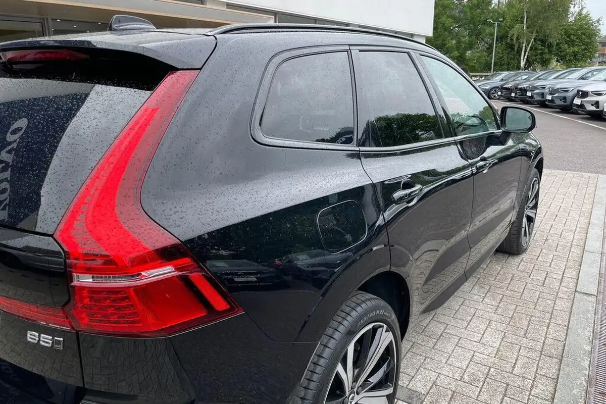 2021-volvo-xc60-20-b5-r-design-pro-awd-big-13
