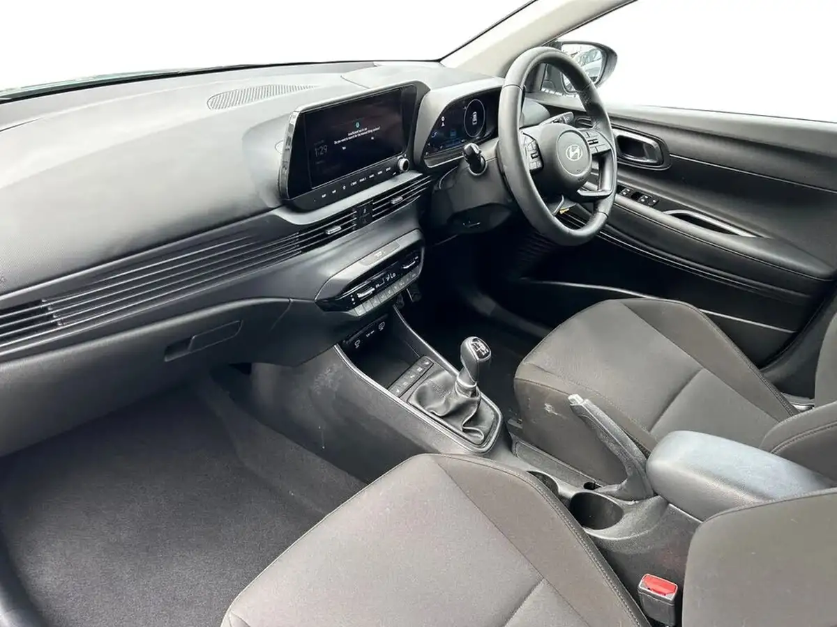 2024-hyundai-bayon-10-t-gdi-premium-100ps-two-tone-roof-big-2