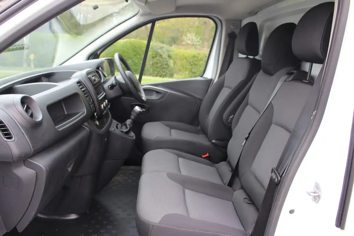 2021-renault-trafic-20dci-ll30-energy-120-business-panel-big-27