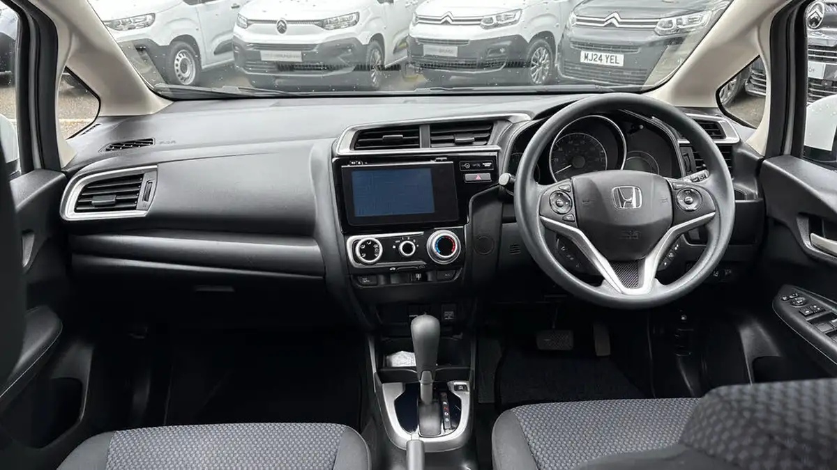 2019-honda-jazz-13-i-vtec-se-navi-cvt-big-3