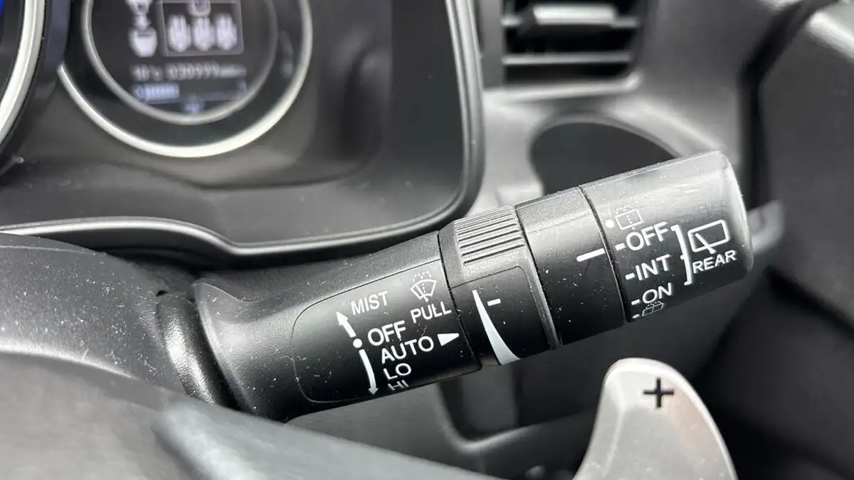 2019-honda-jazz-13-i-vtec-se-navi-cvt-big-27