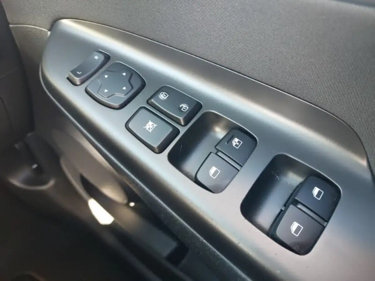 2022-hyundai-kona-16-gdi-se-connect-big-17