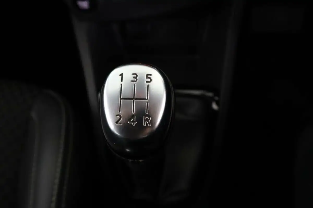 2017-renault-clio-09-tce-dynamique-s-nav-big-27