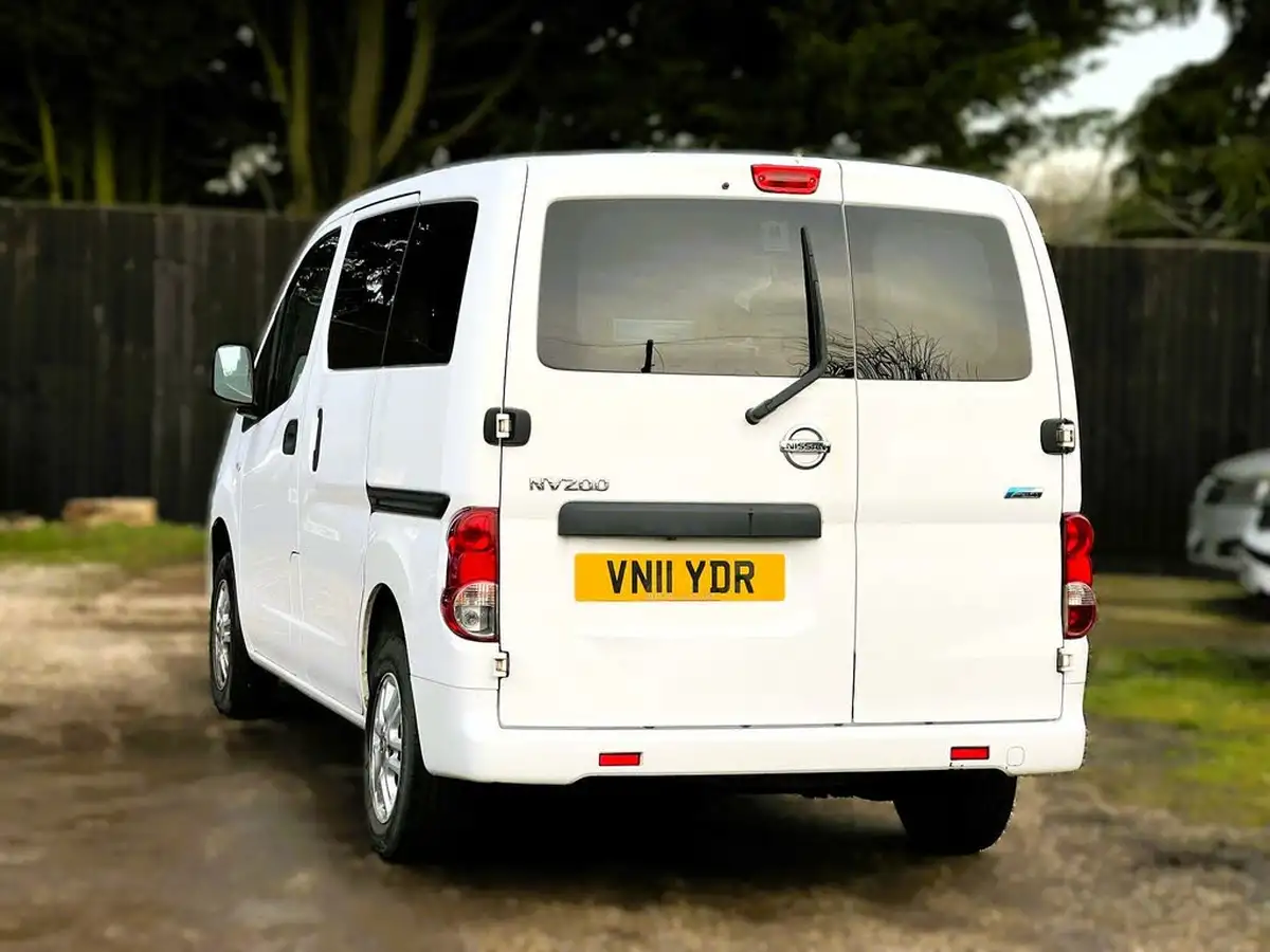 2011-nissan-nv200-15td-se-85bhpeuro-5-combi-5seater-big-9