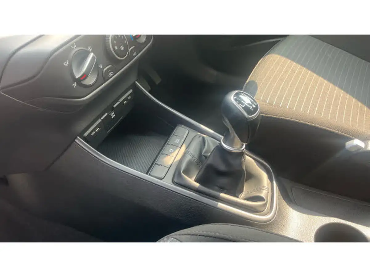 2022-hyundai-i20-10-t-gdi-se-connect-eclutch-imt-big-12