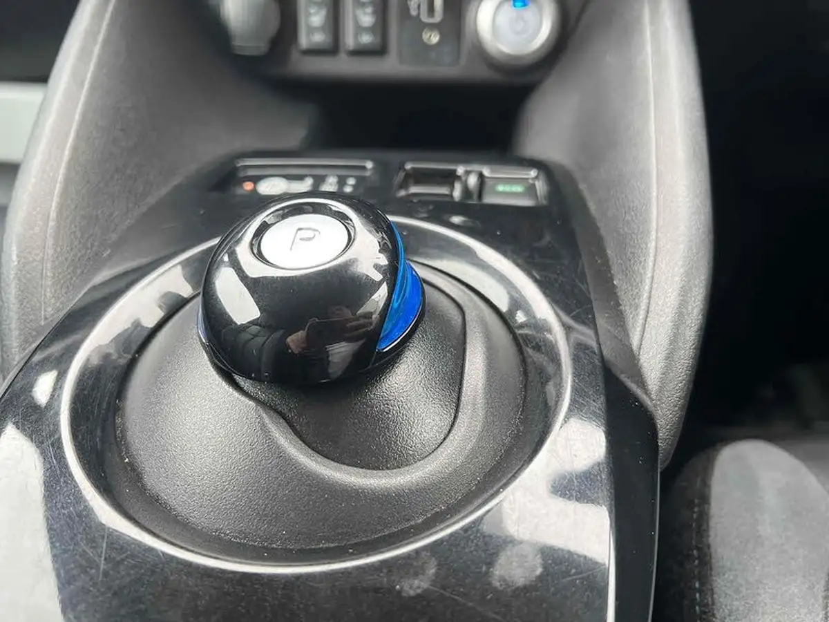 2020-nissan-leaf-e-tekna-big-39