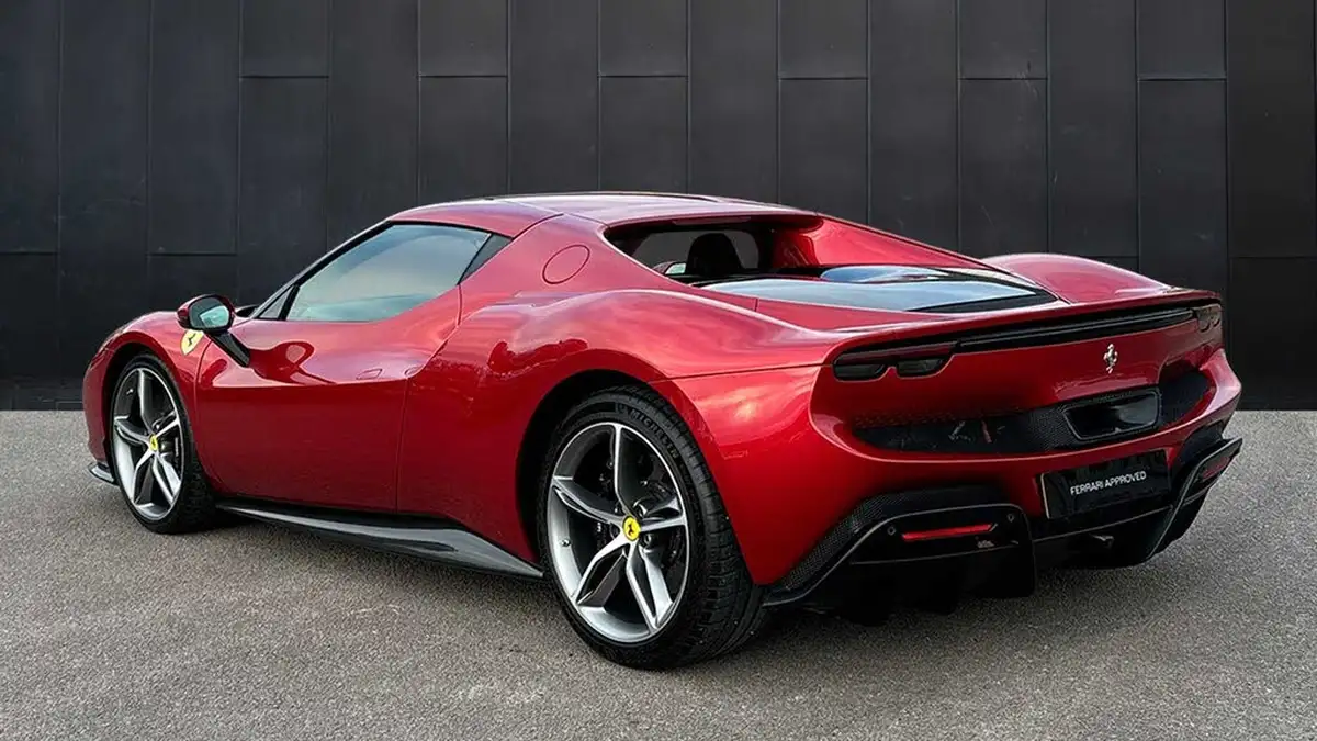 2022-ferrari-296-gtb-big-4