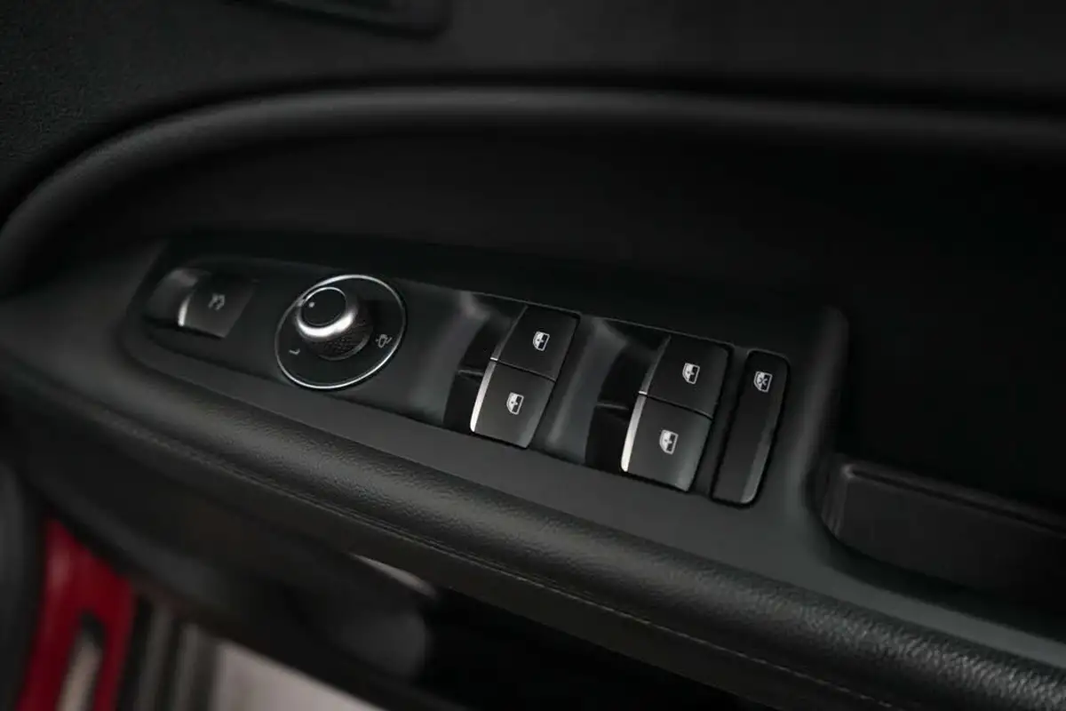 2017-alfa-romeo-stelvio-22td-milano-big-26