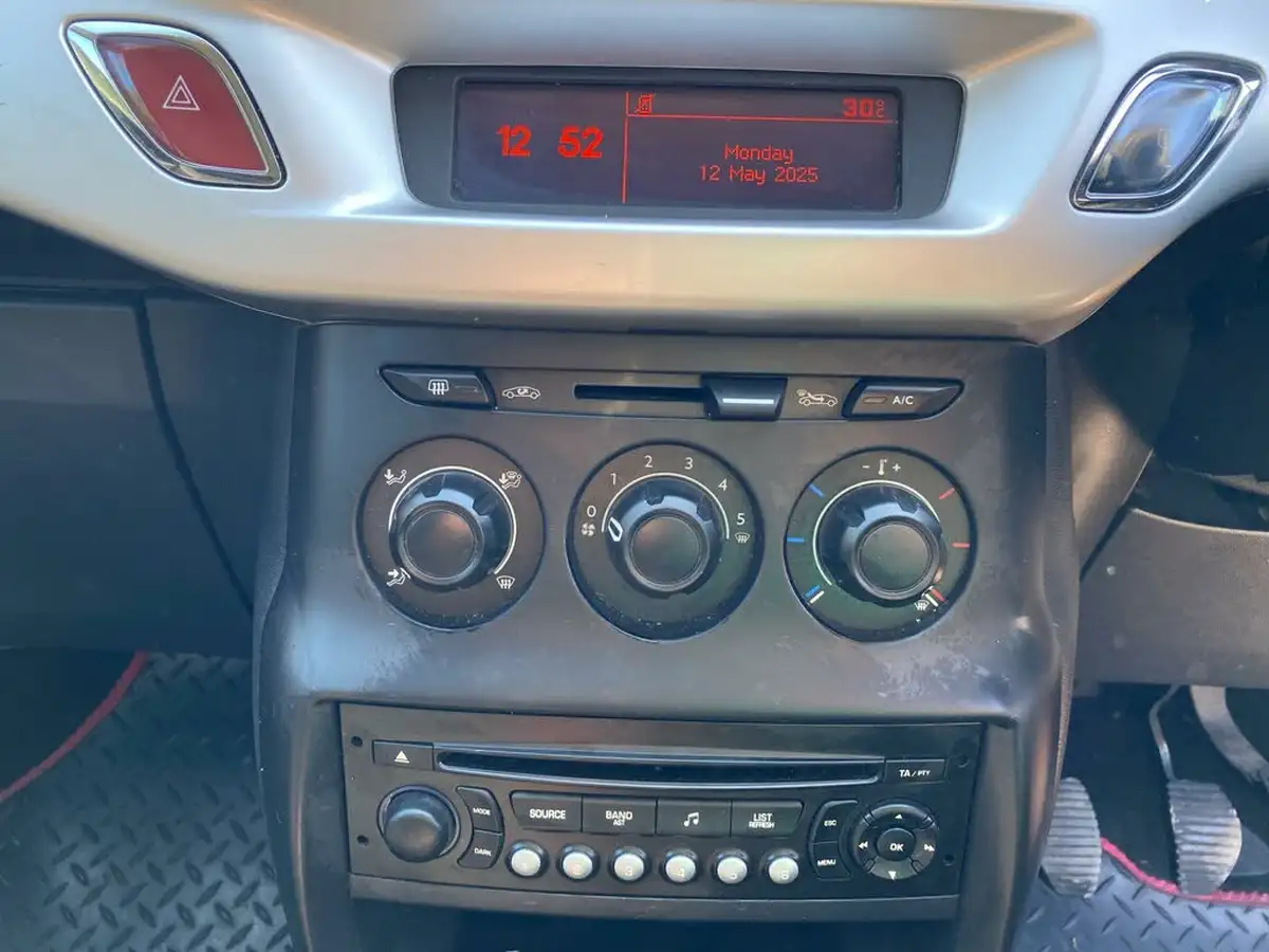2011-citroen-c3-14-vtr-16v-95ps-1397cc-big-34