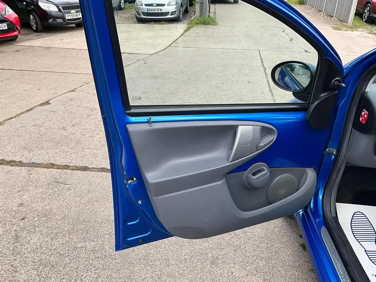 2010-toyota-aygo-10-aygo-blue-vvt-i-5d-big-45