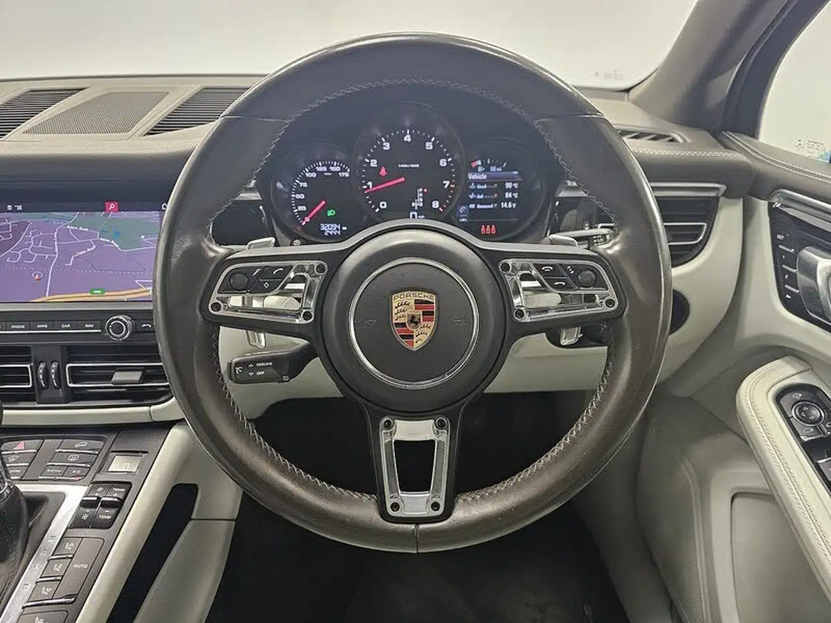 2018-porsche-macan-big-25