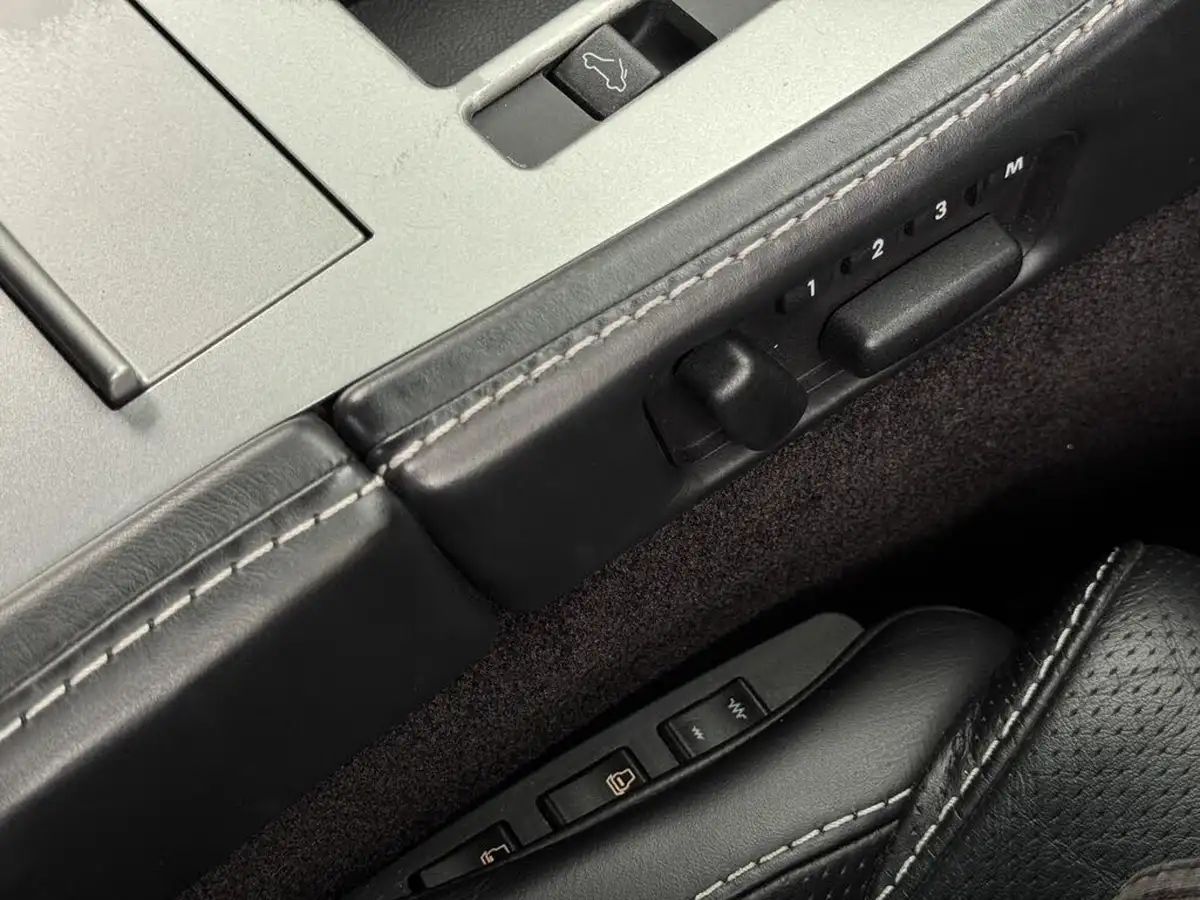 2010-aston-martin-db9-60-volante-touchtronic-ii-big-16