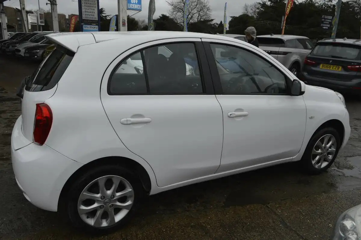 2016-nissan-micra-12-acenta-cvt-big-5