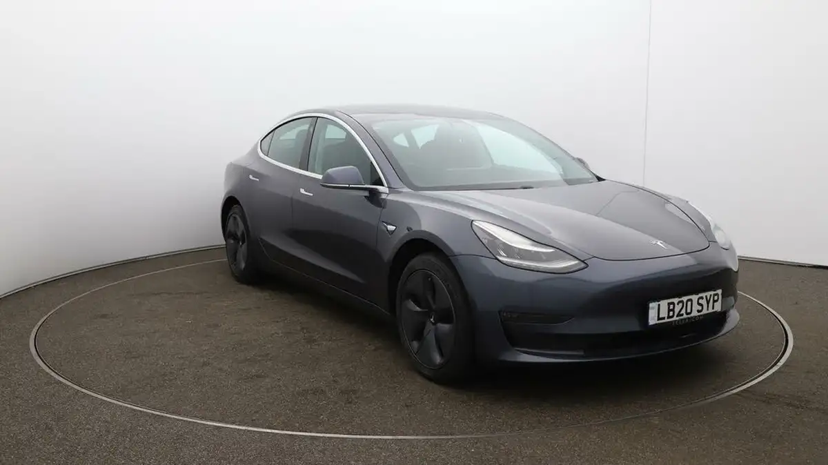 2020-tesla-model-3-e-long-range-big-35