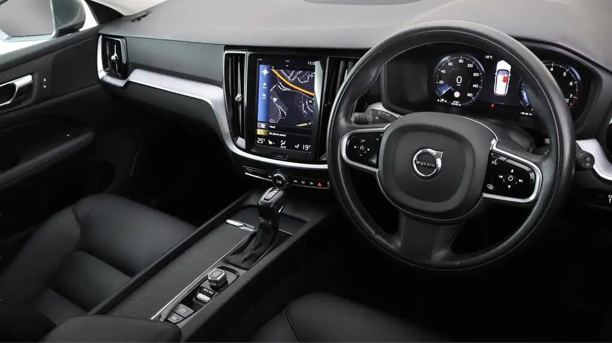 2019-volvo-v60-20-t5-momentum-plus-big-8