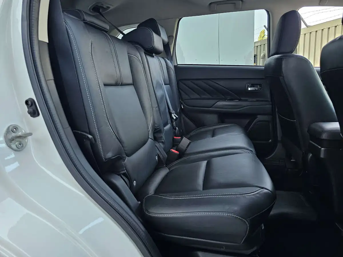 2017-mitsubishi-outlander-20-4hs-phev-5st-big-8