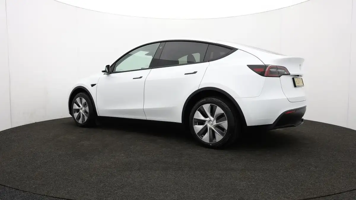 2024-tesla-model-y-e-long-range-306bhp-awd-big-69