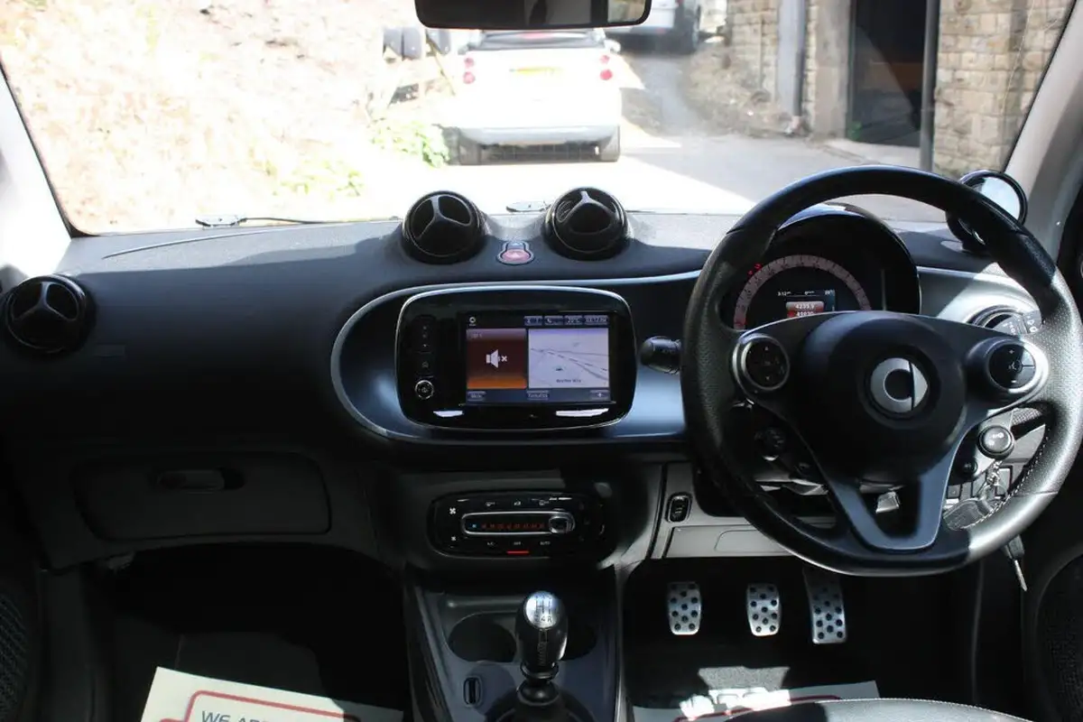 2016-smart-fortwo-09-edition-black-big-1