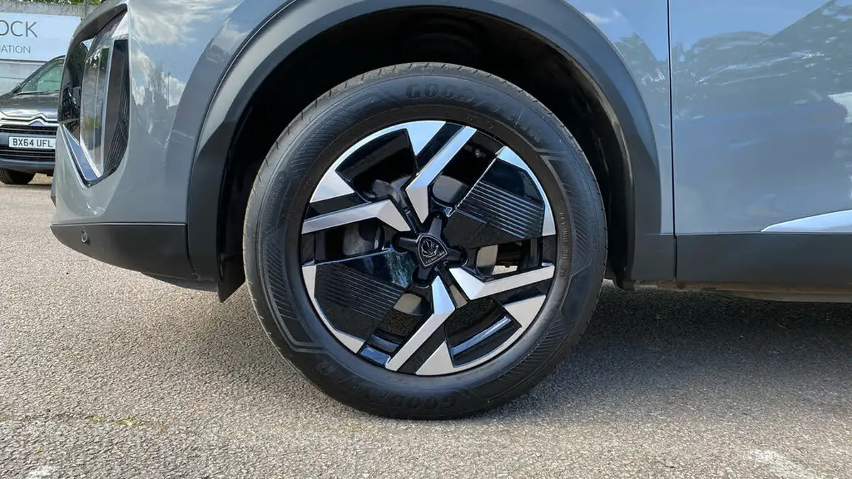 2024-peugeot-2008-suv-12-puretech-allure-130ps-eat8-big-13