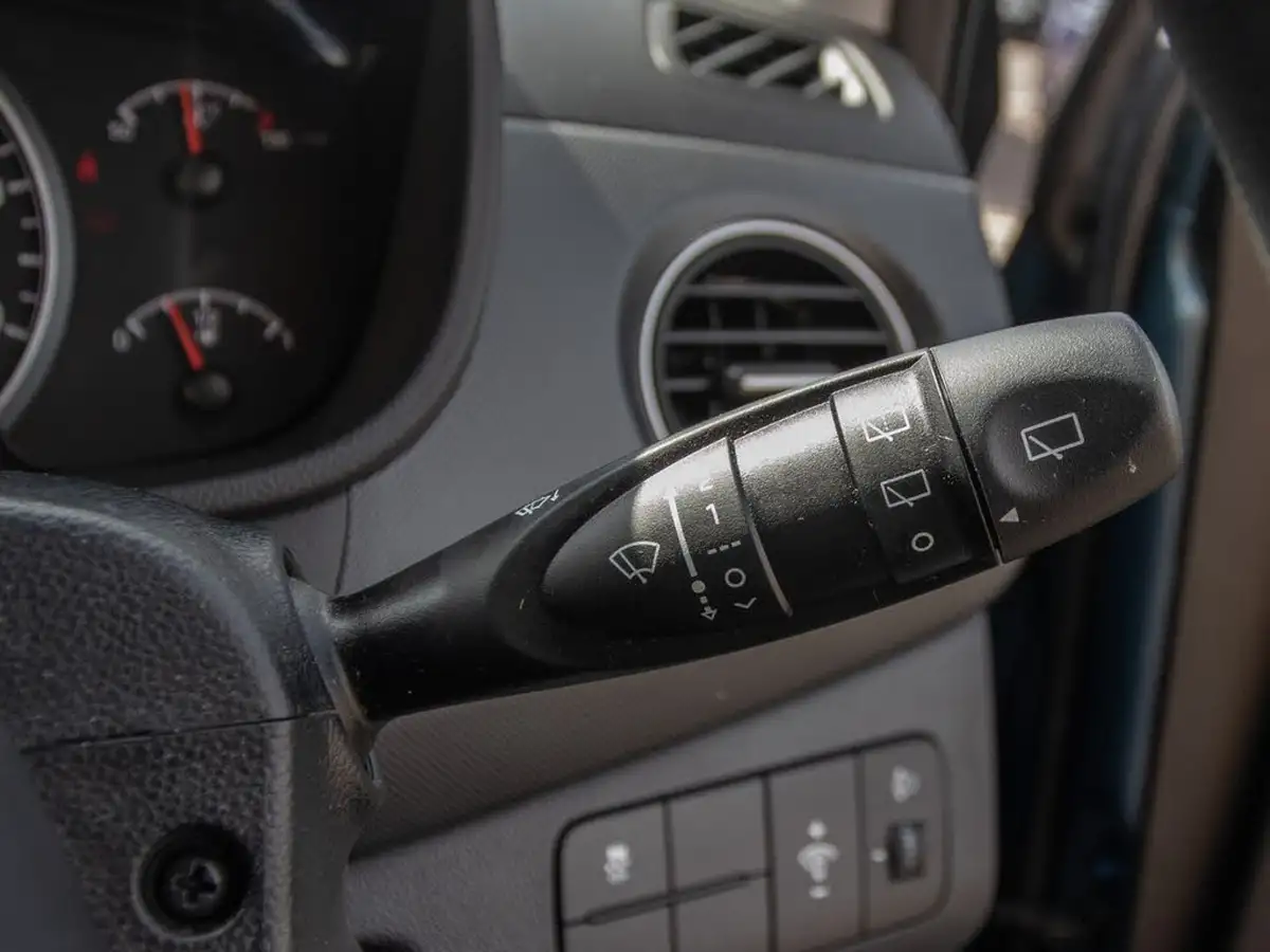 2017-hyundai-i10-10-se-big-17