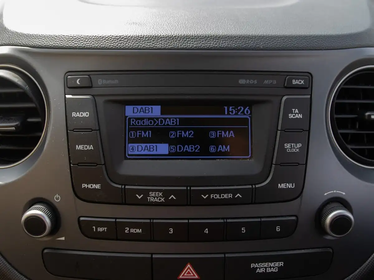 2017-hyundai-i10-10-se-big-21