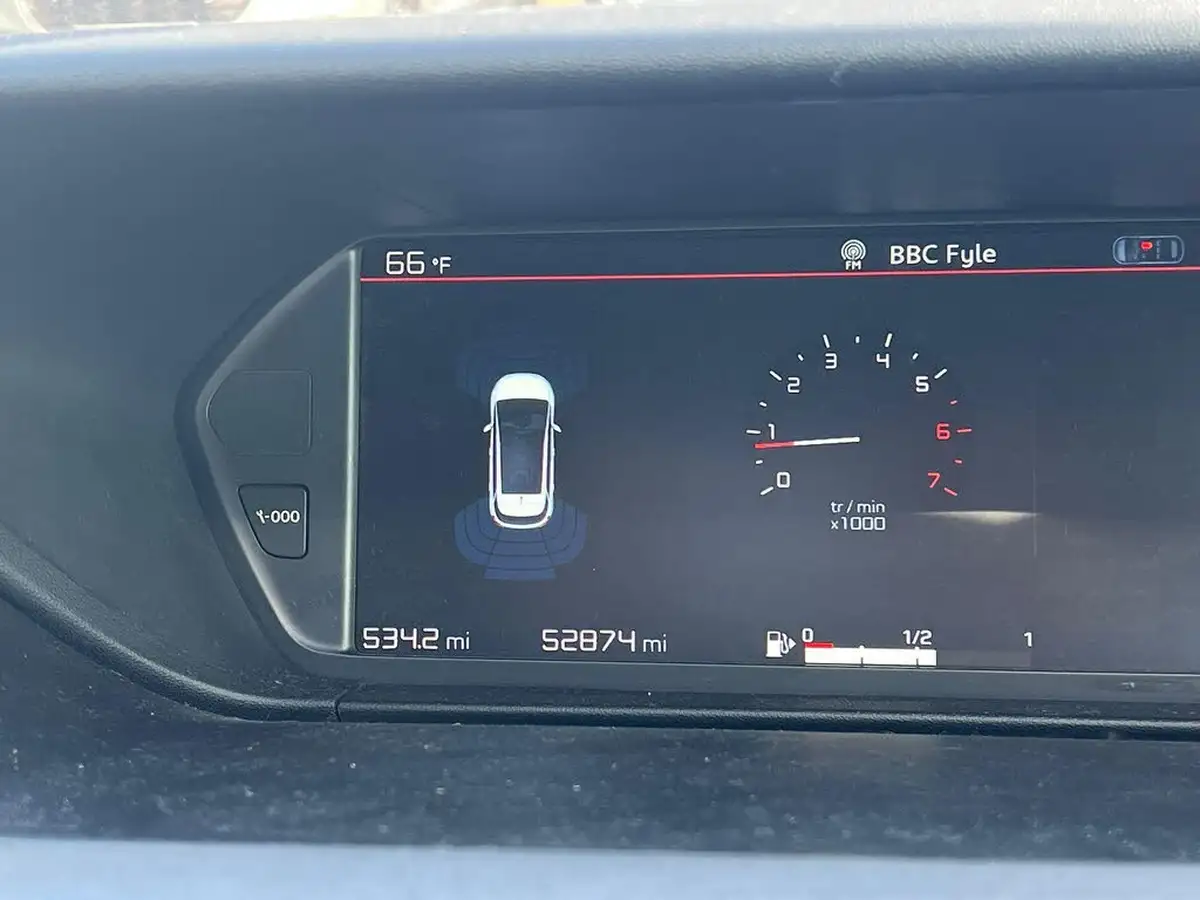 2017-citroen-c4-picasso-16bluehdi-feel-eat6-big-15