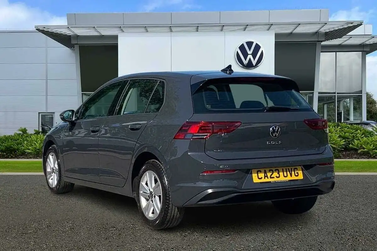 2023-volkswagen-golf-15-tsi-life-130ps-hatchback-big-2