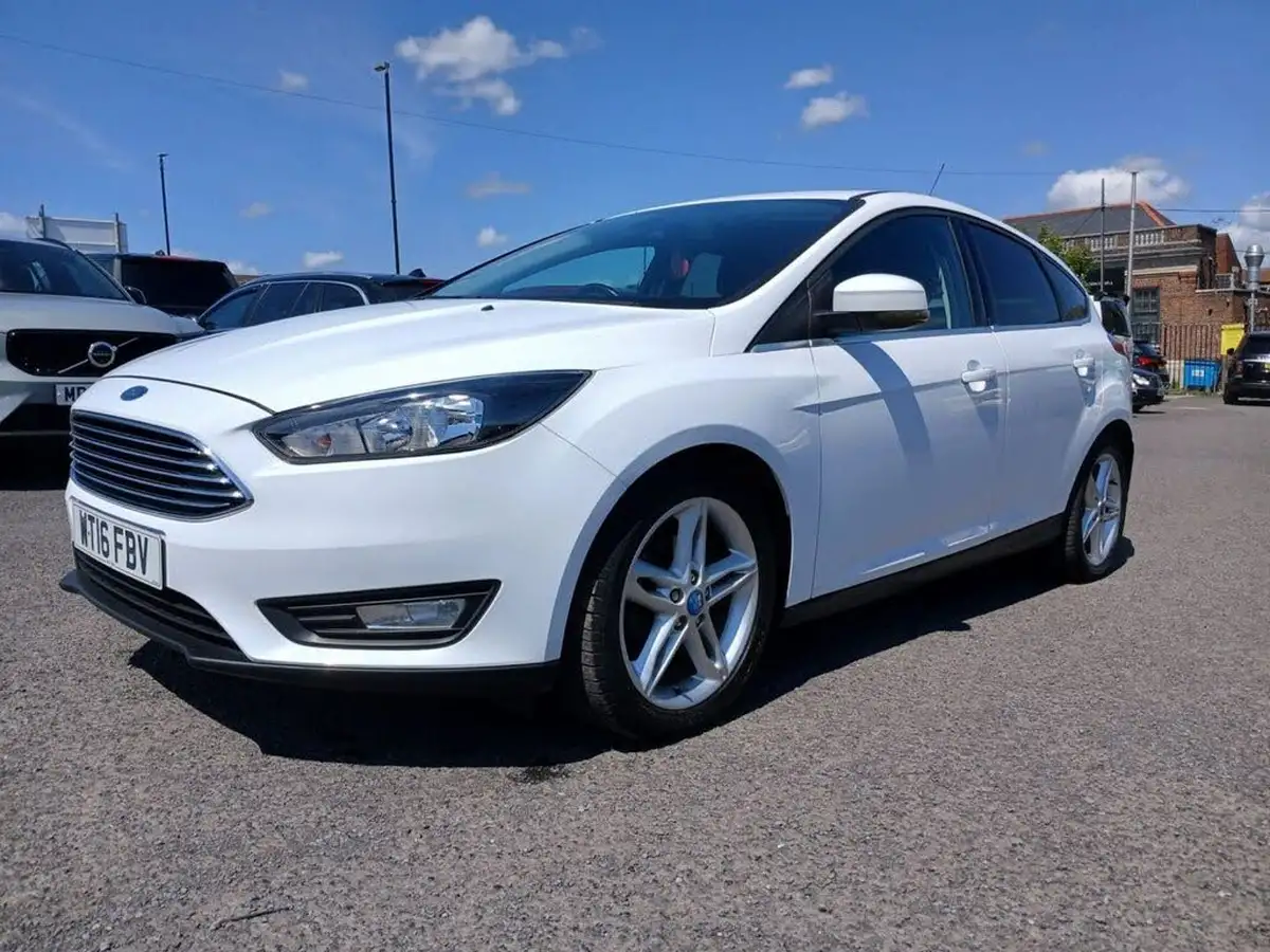 2016-ford-focus-15tdci-zetec-120ps-hatchback-big-12