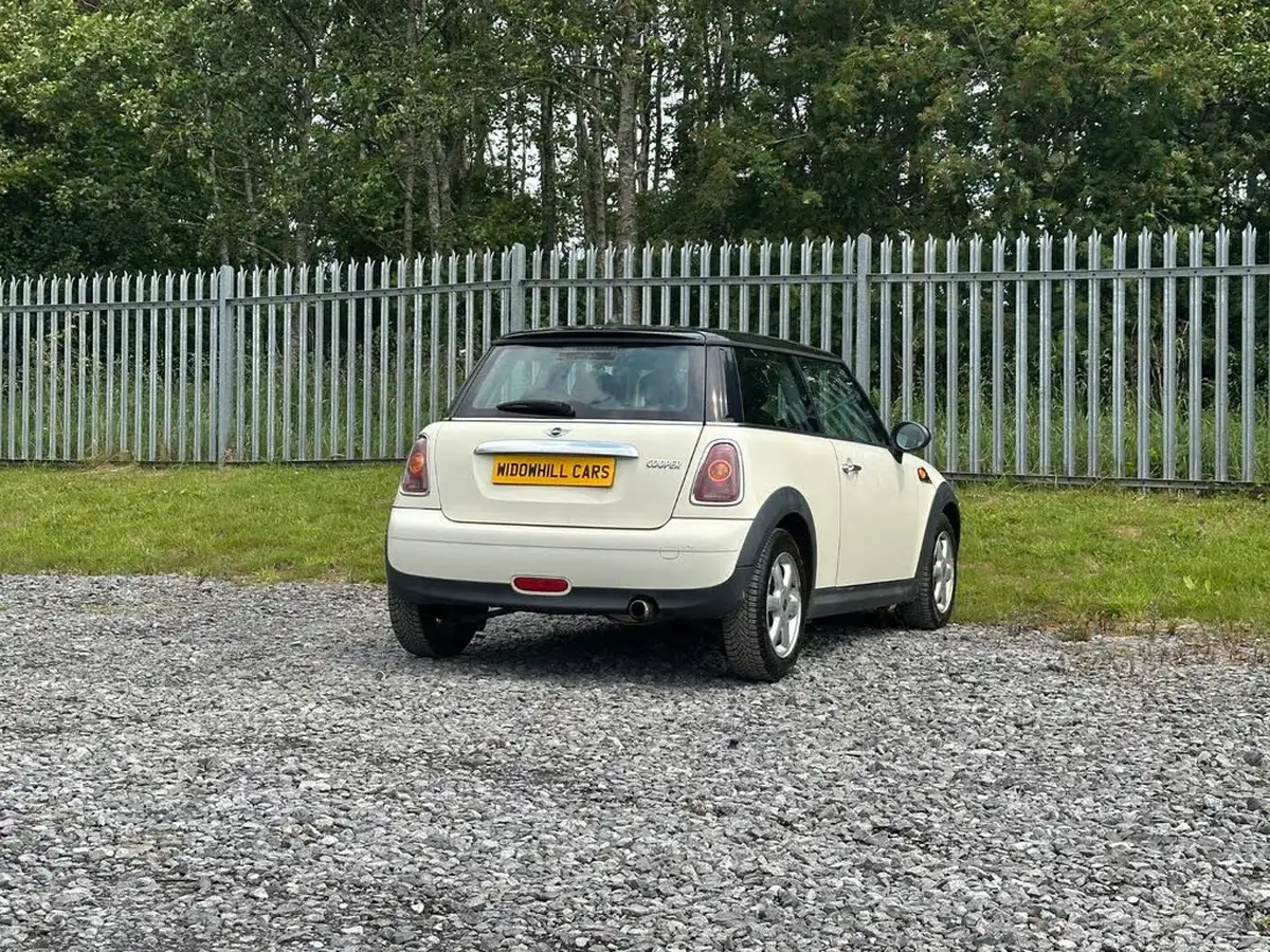 2009-mini-cooper-16-cooper-120bhp-hatchback-3d-big-5